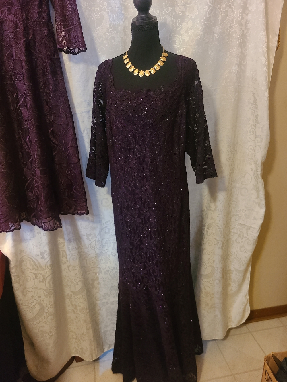 Deep Plum Lace Long-Sleeve Evening Dress